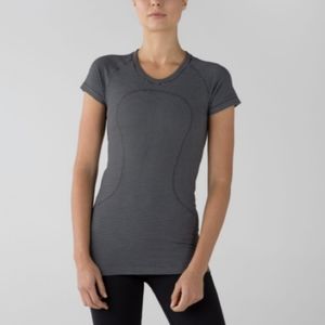 Lululemon swiftly tech tee, size 6